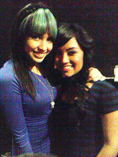 392737_117102625072989_100003197578145_92424_1860110502_n - jasmine V 2