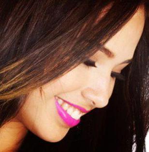 395459_128568080593110_100003197578145_135875_541112541_n - jasmine V 2