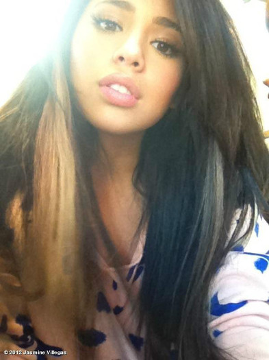 397363_137809879668930_100003197578145_163465_875648041_n - jasmine V 2