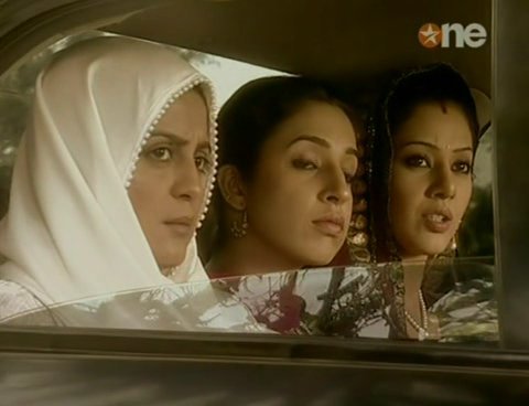 253edb2c51dc8c7729cc_27 - GEET - Hui Sabse Parayi - Caps