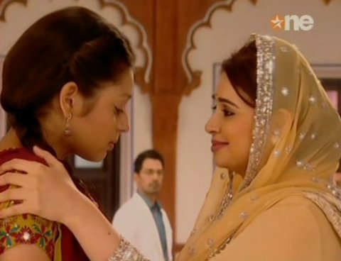 253edb2c51dc8c7729cc_34 - GEET - Hui Sabse Parayi - Caps