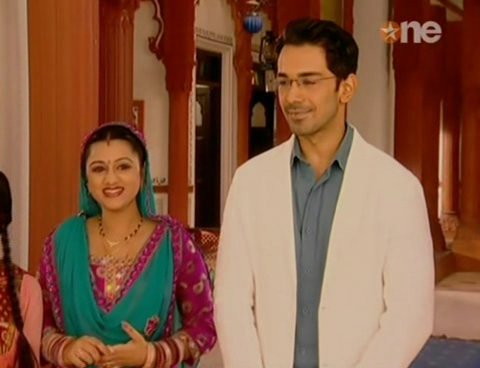 253edb2c51dc8c7729cc_36 - GEET - Hui Sabse Parayi - Caps
