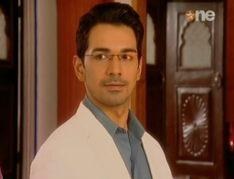 253edb2c51dc8c7729cc_46 - GEET - Hui Sabse Parayi - Caps