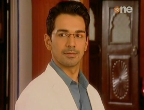 253edb2c51dc8c7729cc_51 - GEET - Hui Sabse Parayi - Caps
