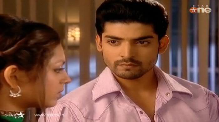 002 - GEET - Hui Sabse Parayi - Caps
