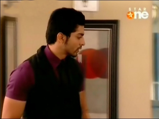 geet21stjune2010watchonfnnn (90) - GEET - Hui Sabse Parayi - Caps I