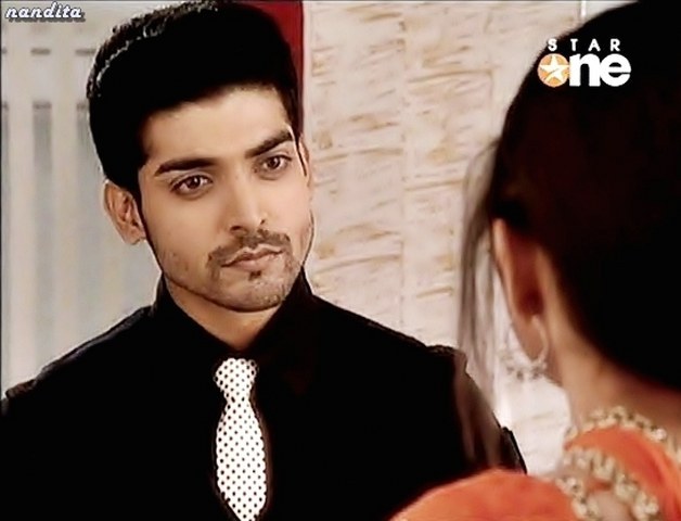 s4newstar120100621212655 (1) - GEET - Hui Sabse Parayi - Caps I