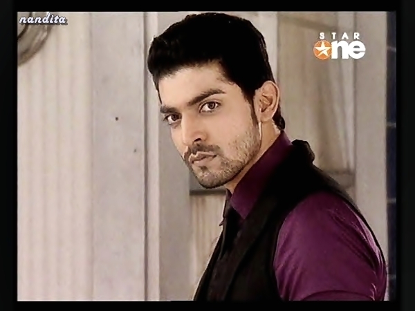 s4newstar12010062401220 (2) - GEET - Hui Sabse Parayi - Caps I