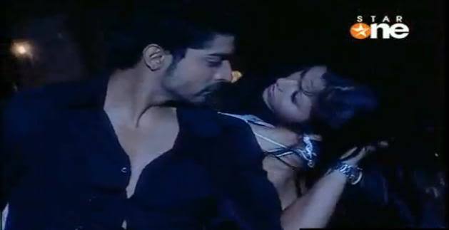 pic8 - GEET - Hui Sabse Parayi - Caps I