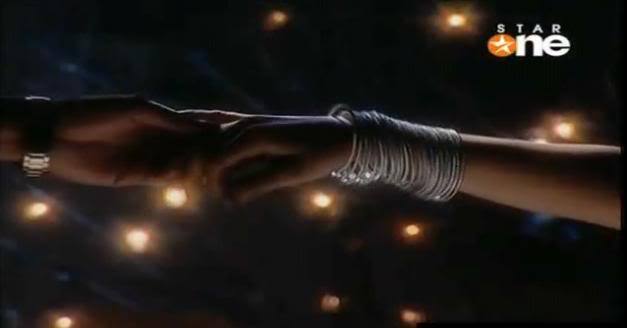 pic27 - GEET - Hui Sabse Parayi - Caps I