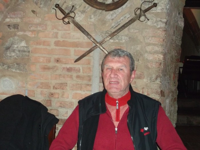 CU SABIA LUI DAMOCLES....