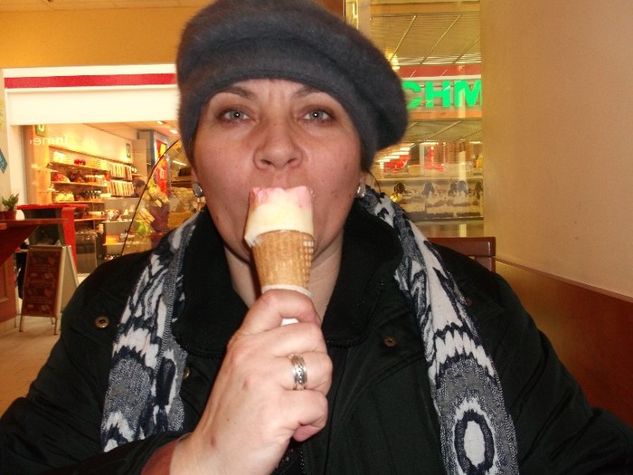 este cu fistic si zmeura