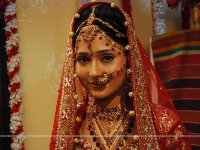 426914_327642697282091_100001090906097_912257_1869412313_n - Sadhna Rajvansh-Bride