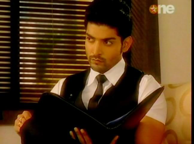 1038 - GEET - Hui Sabse Parayi - Caps II