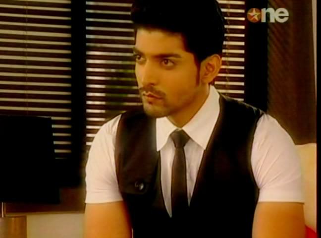 1040 - GEET - Hui Sabse Parayi - Caps II