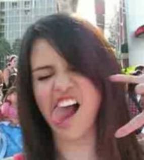 nieeeeeeeeeee - selena gomez poze funny