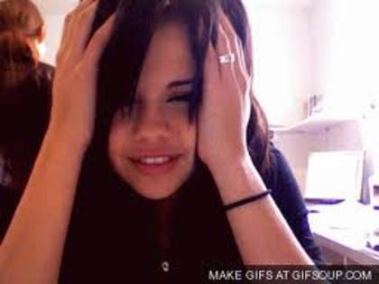 ma doare capul! - selena gomez poze funny