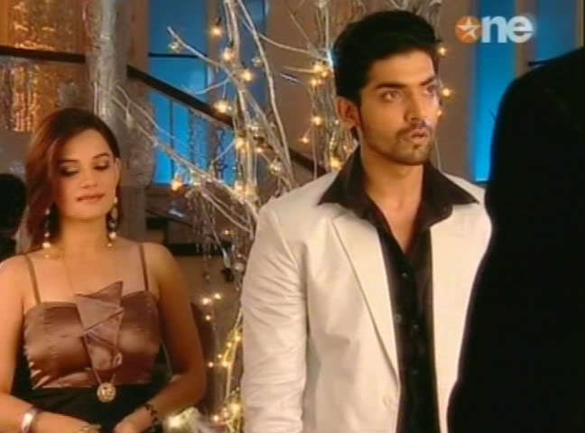 1216 - GEET - Hui Sabse Parayi - Caps IV