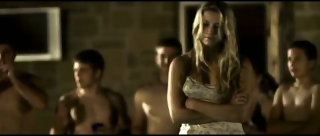 Mandy Lane: Bine.