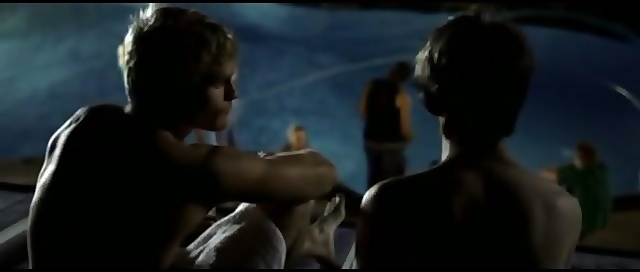 Dylan: Dă-te jos de pe acoperişul meu, Emmet.