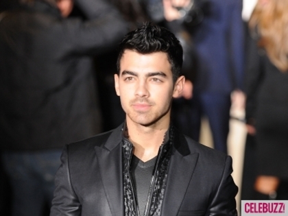 Joe-Jonas-Milan-Fashion-Week-2012-5-400x300 - New Joe Jonas