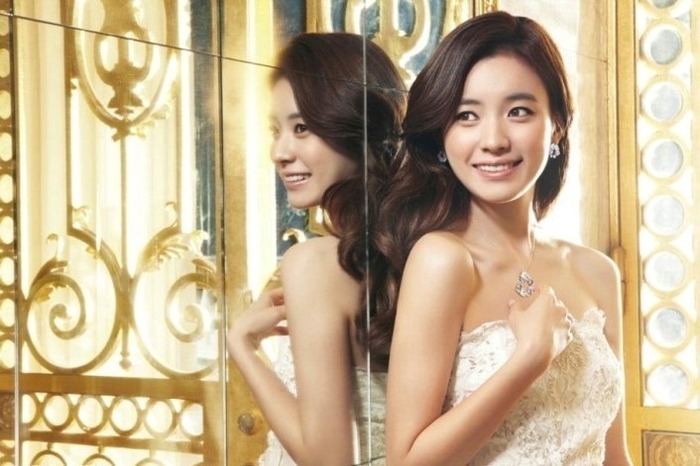 Han-Hyo-Joo-jewelry-photo-shows-a-sweet-smile-1 - Han Hyo Joo 2012