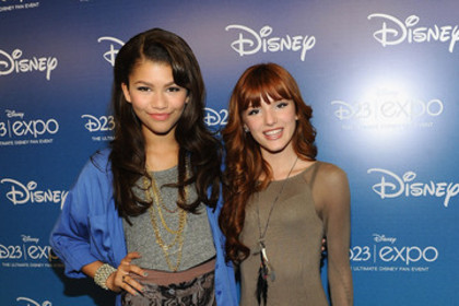 Bella+Thorne+Zendaya+Coleman+SFBZYtsyMvXm - Anunt SOC Zendaya si Bella Thorne s-au batut