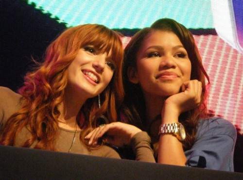 bella-thorne-and-zendaya - Anunt SOC Zendaya si Bella Thorne s-au batut