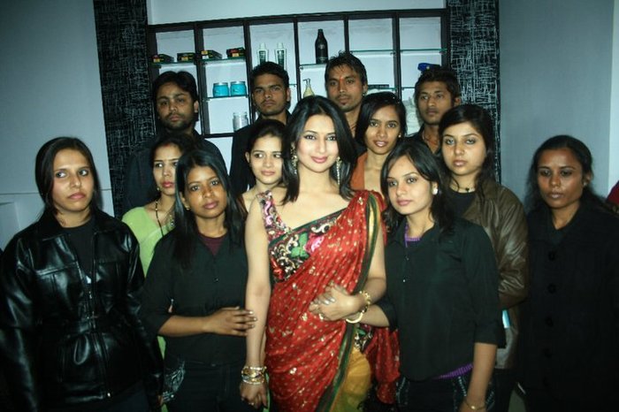 182824_1521071439303_1610083346_1074983_1536245_n - divyanka tripathi