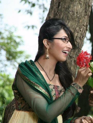 303155_2175322376783_1058547072_2405148_1892332307_n - divyanka tripathi