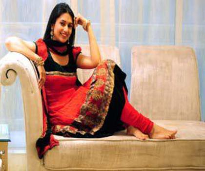 384045_202355079848778_100002228636923_425854_347590016_n - divyanka tripathi