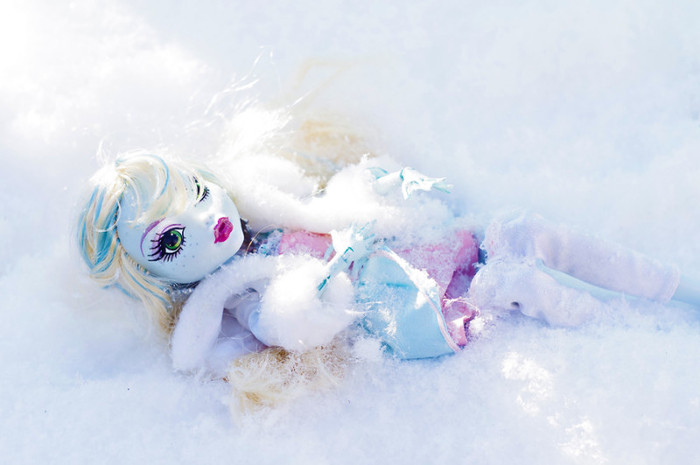 it__s_quite_cold___isin__t_it__by_roxannestein-d4pceoc