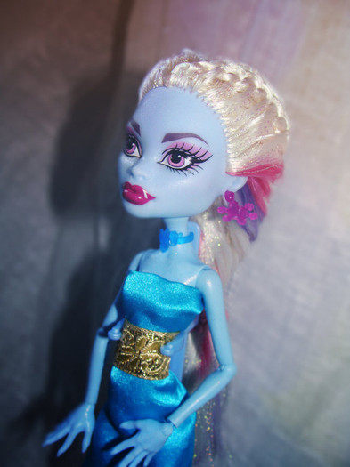 abbey_blue_diva_by_glastonbery-d4f9s9l