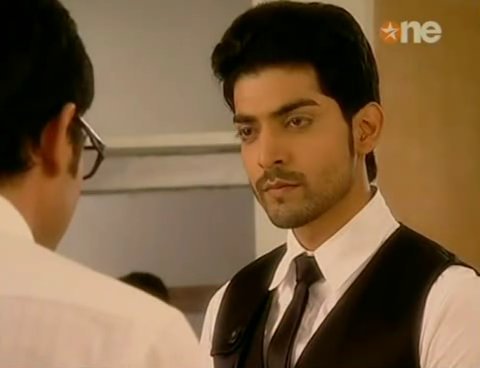 527cf4cc6db1537579cc_16 - GEET - Hui Sabse Parayi - Caps V