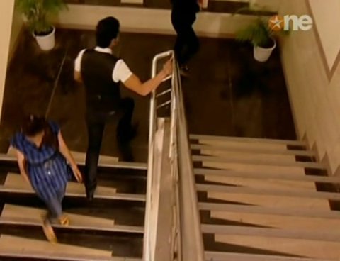 527cf4cc6db1537579cc_39 - GEET - Hui Sabse Parayi - Caps V