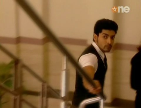 527cf4cc6db1537579cc_40 - GEET - Hui Sabse Parayi - Caps V