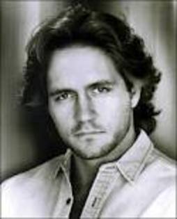 descărcare (1) - Guy Ecker