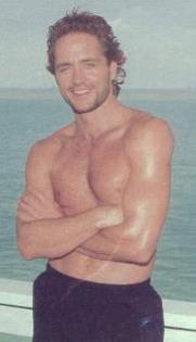 373364_262175280475311_3897853_n - Guy Ecker