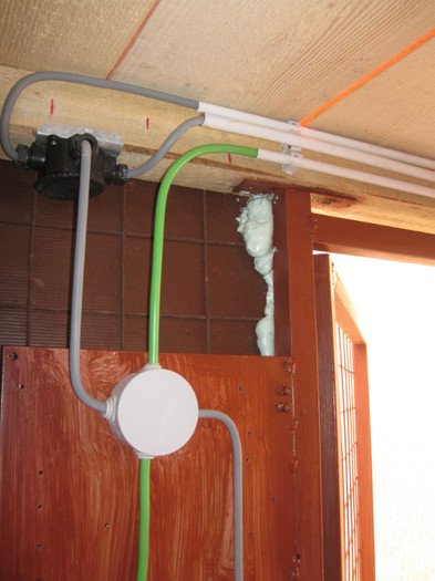 izolatie cu spuma la imbinari febr 2012