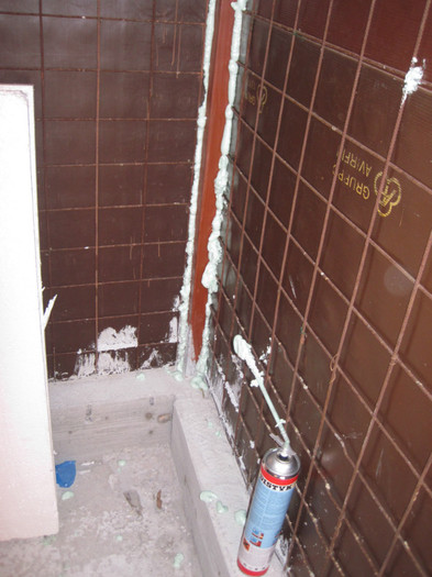 izolatie cu spuma la imbinari febr 2012