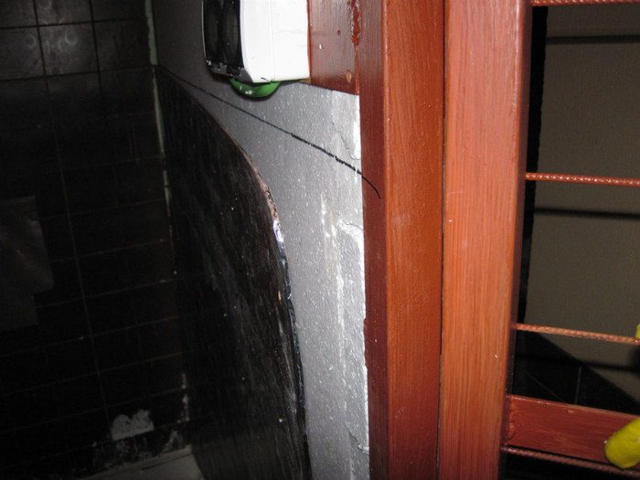 acoperirea finala cu folie plastic in interior