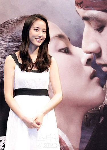 42238379_SVOETOLMW - Koreea love