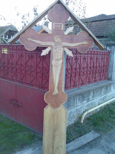 crux - Cruci sculptate
