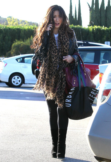 Brenda+Song+Brenda+Song+Shops+Urban+Outfitters+bTD0ivwHwTZl - Brenda Song Shops Urban Outfitters