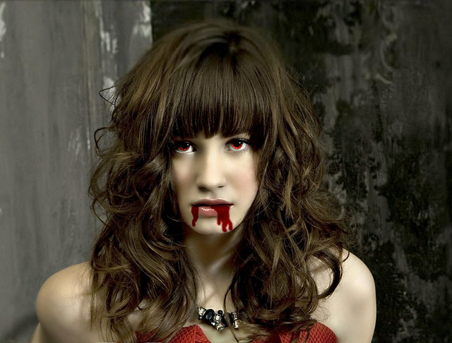 5085017930_b8f628a67b_z - demi lovato vampir