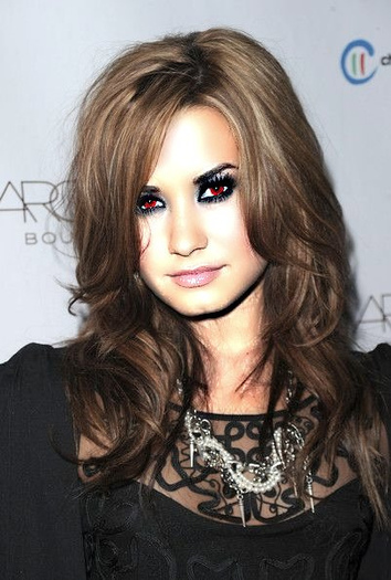 5085524784_e9b6ba82c2_z - demi lovato vampir