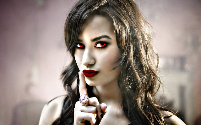 5112100643_63140f6710_z - demi lovato vampir