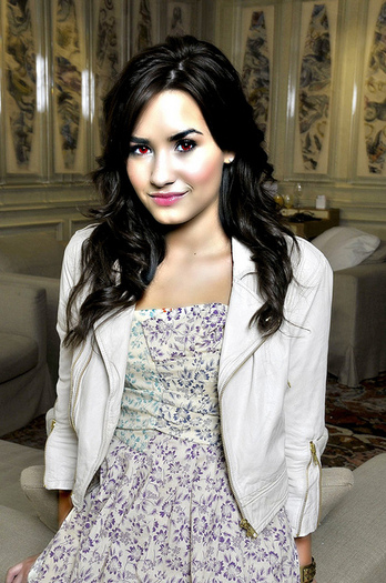 5191420674_8d05ff09ec_z - demi lovato vampir