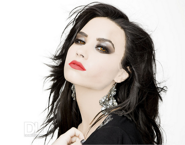 5683451417_7b69c5efc0_z - demi lovato vampir