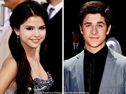 00015969 - david henrie si selena marie gomez